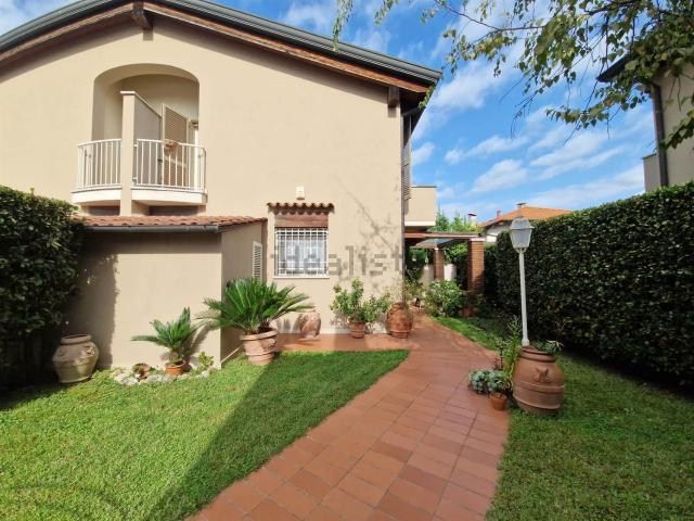 Casa in vendita a Cervaiolo, Montignoso