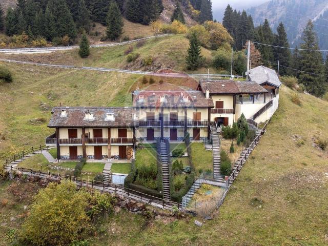 Casa in vendita a Comunità Montana della Valle Brembana, Valleve