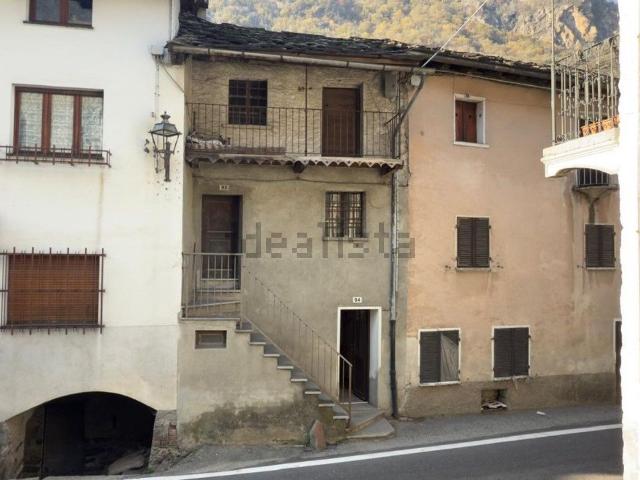 Casa in vendita a Lillianes, Aosta