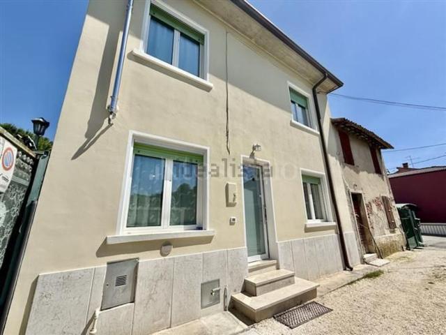 Casa in vendita a Peschiera Del Garda, Veneto