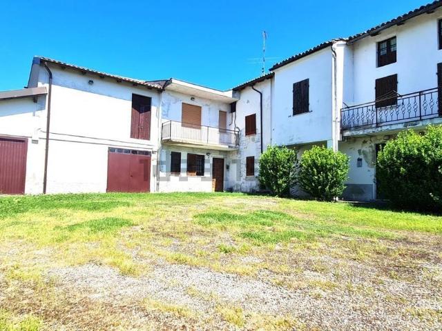 Casa in vendita a Montecalvo Versiggia, Lombardia