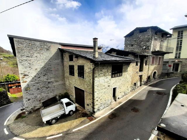 Casa in vendita a Sondrio, Lombardia
