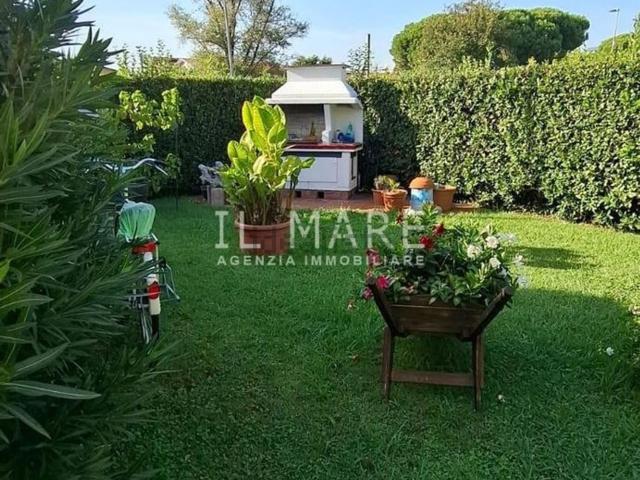 Casa in vendita a Marina di Massa, Marina Di Massa