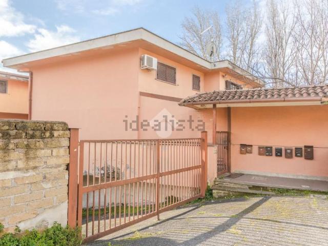 Casa in vendita a Santa Lucia, Roma Capitale