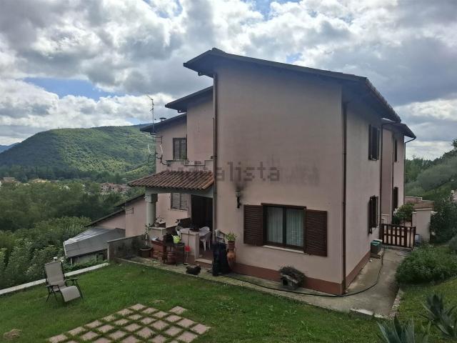 Casa in vendita a Le Case, Nocera Umbra