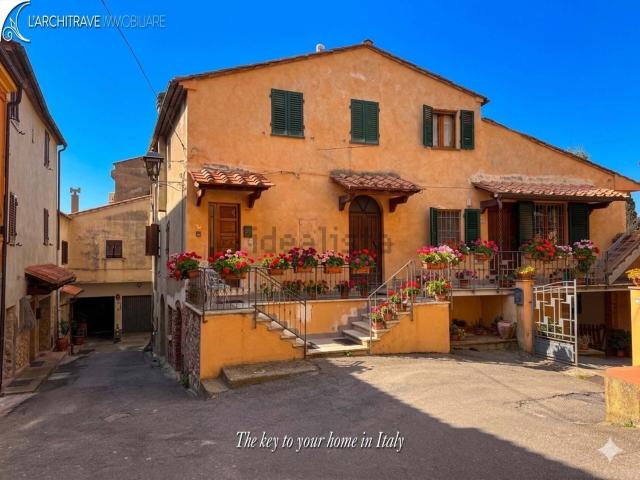 Casa in vendita a Lajatico, Toscana