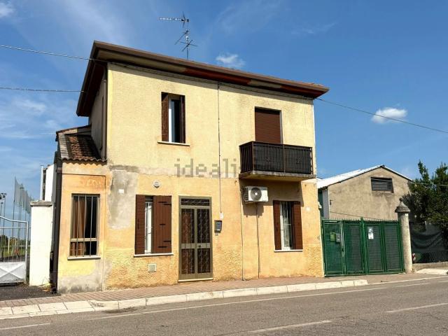 Casa in vendita a Legnago, Verona