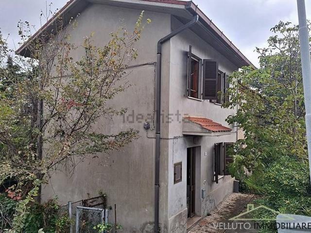 Casa in vendita a San Fortunato, San Costanzo