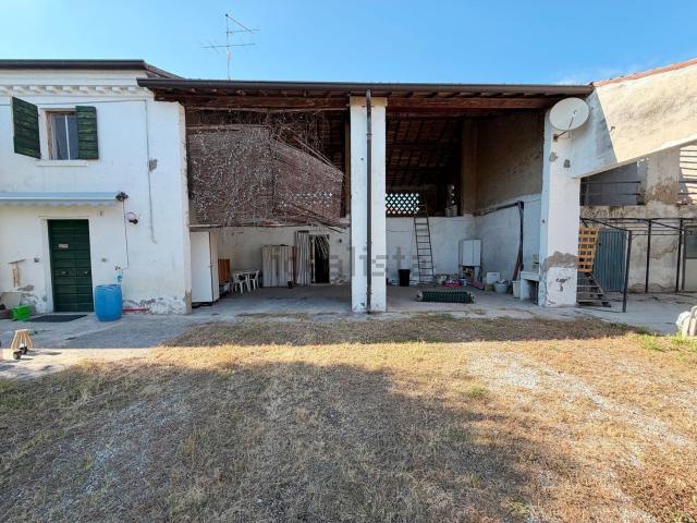Casa in vendita a Erbè, Veneto