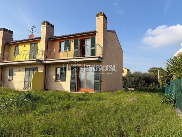 Casa in vendita a Contrada Mattonata, Marche