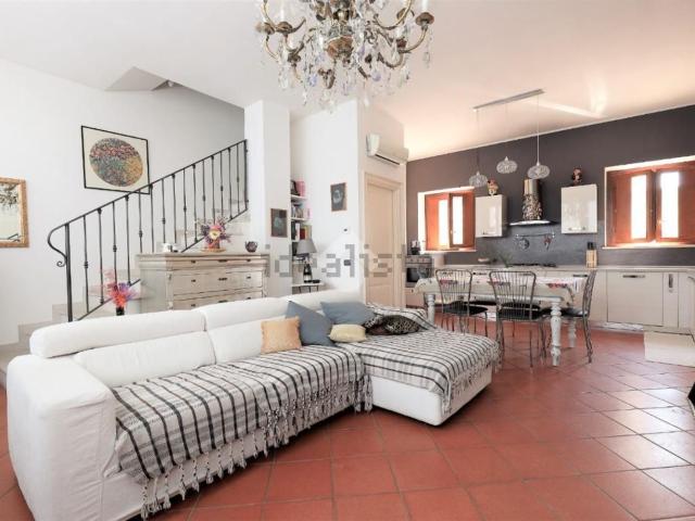 Casa in vendita a Lonato, Brescia