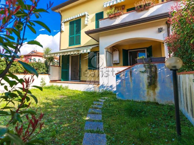 Casa in vendita a Dogana, Luni