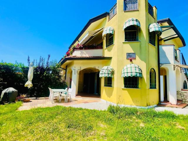 Casa in vendita a Dogana, Luni