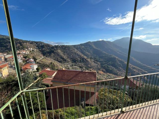 Casa in vendita a Bajardo, Liguria