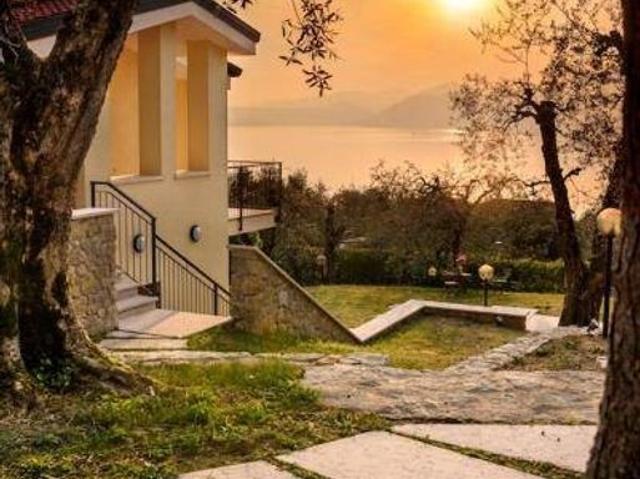 Villa Schiera in vendita a Torri Del Benaco, Veneto