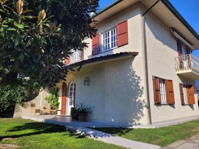 Villa Indipendente in affitto a Montignoso, Toscana