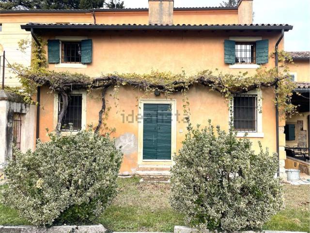Casa in affitto a Corrubbio di Negarine, San Pietro In Cariano