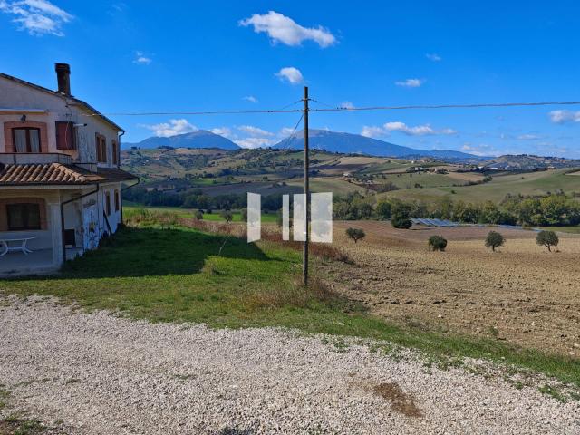 Villa Indipendente in vendita a Bellante, Abruzzo