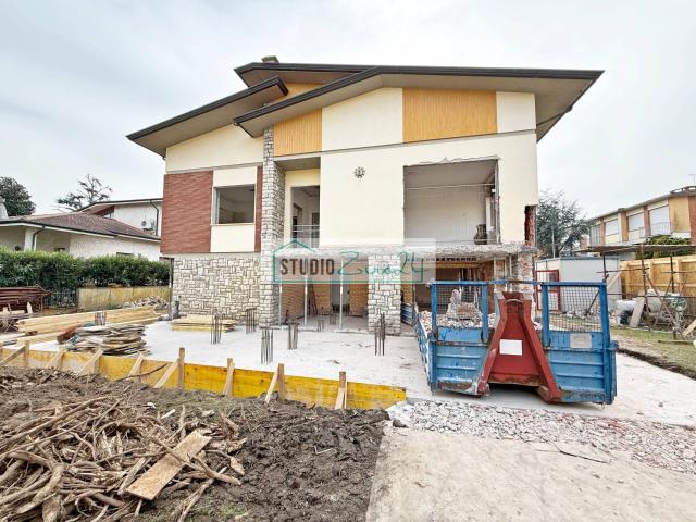 Villa Indipendente in vendita a Camaiore, Toscana