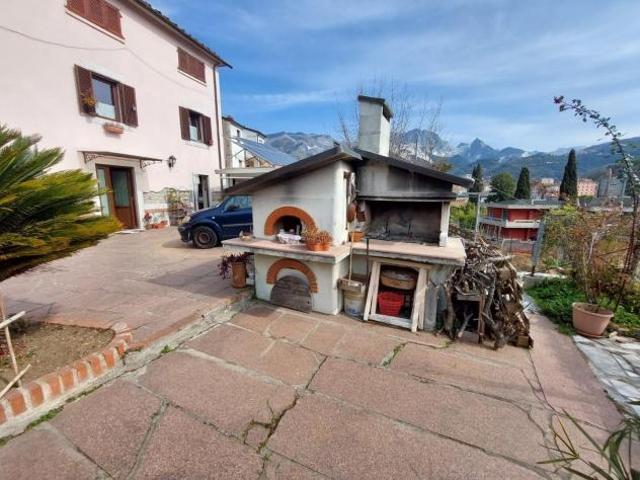 Villa Indipendente in vendita a Pontecimato, Carrara