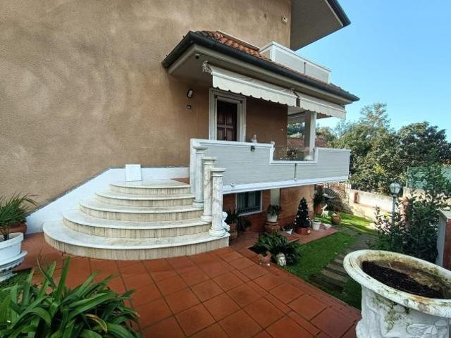 Villa Indipendente in vendita a Pontecimato, Carrara