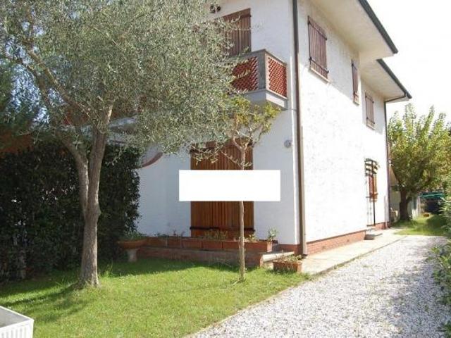 Villa Indipendente in vendita a Montignoso, Toscana