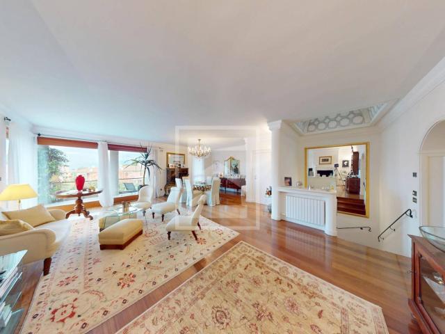 Villa Indipendente in vendita a Desenzano Del Garda, Lombardia