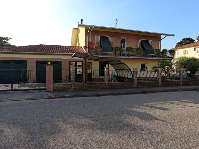 Villa Indipendente in vendita a Ferrara, Reggio Emilia