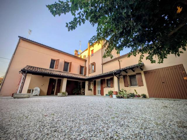 Villa Indipendente in vendita a Ferrara, Reggio Emilia