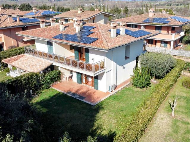 Villa Indipendente in vendita a Monterosi, Lazio