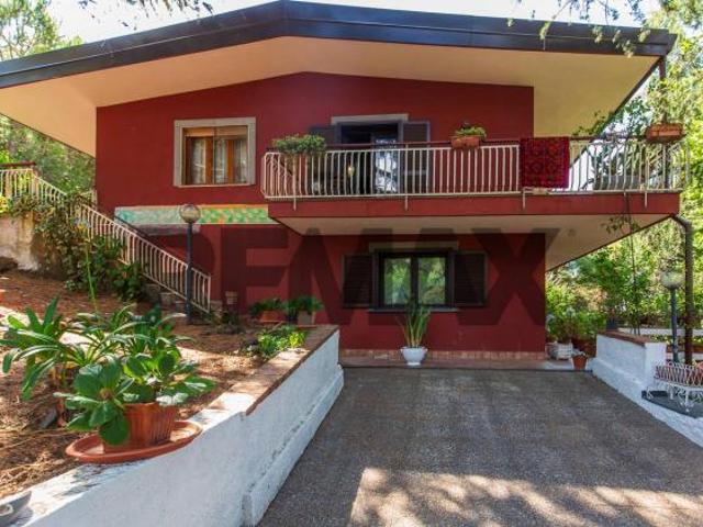 Villa Indipendente in vendita a Nicolosi, Sicilia