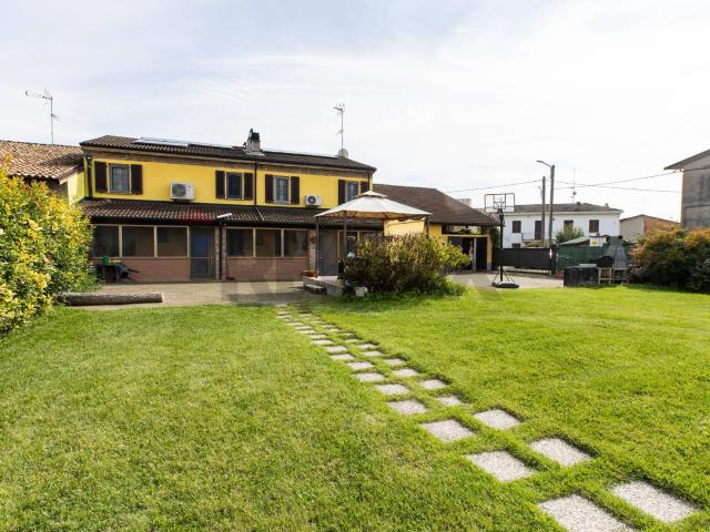 Villa Indipendente in vendita a Pancarana, Lombardia