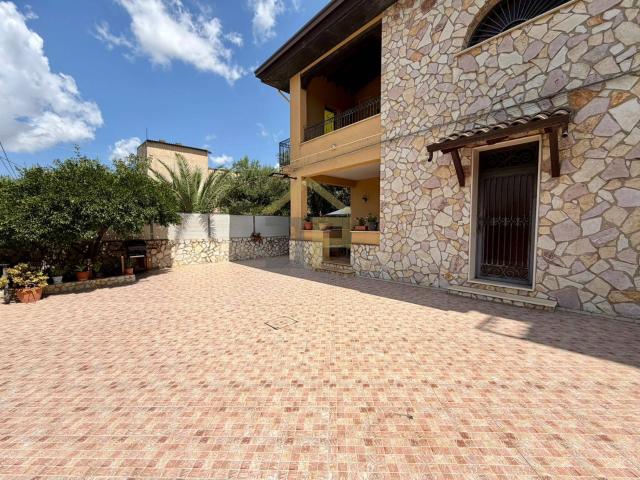 Villa Indipendente in vendita a Partinico, Sicilia