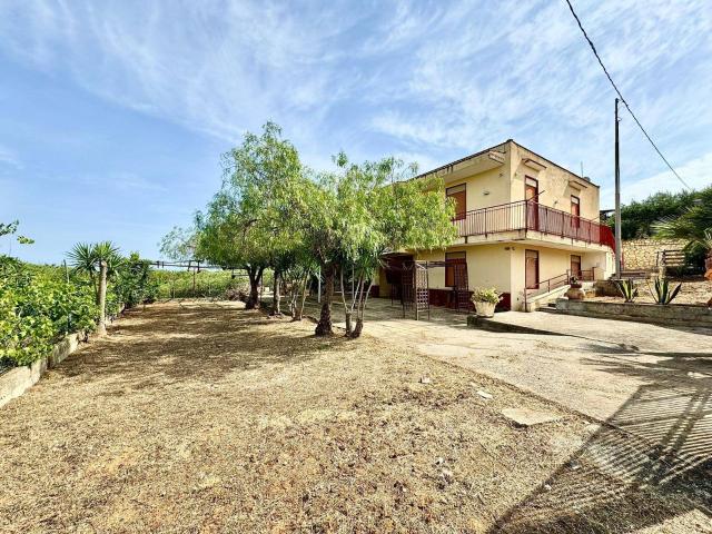 Villa Indipendente in vendita a Partinico, Sicilia