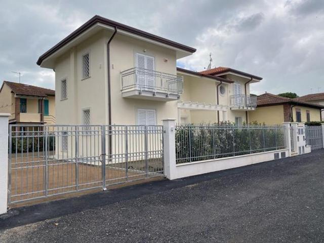 Villa Indipendente in vendita a Tonfano, Toscana