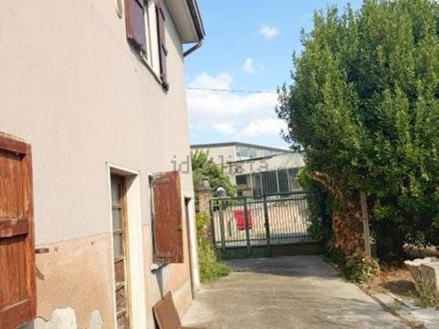 Casa in vendita a Cascina Sgarbina, Casteggio