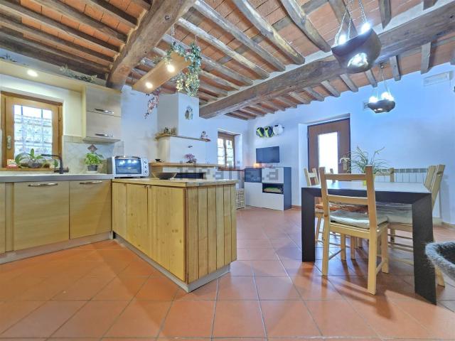 Casa in vendita a Camaiore, Toscana