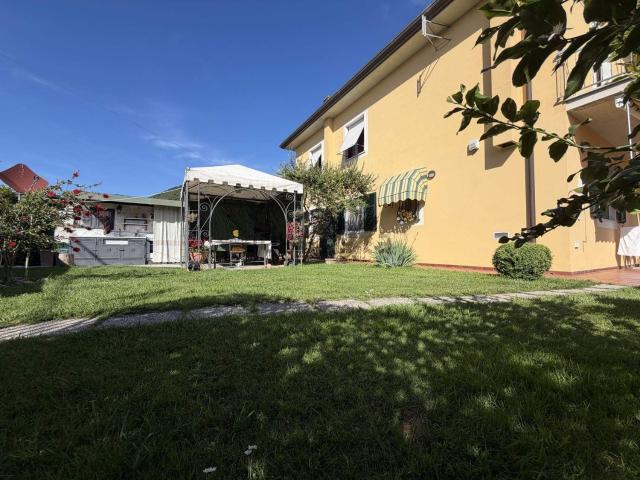 Casa in vendita a Dogana, Luni
