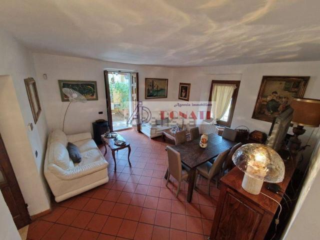 Casa in vendita a Debbia, Montignoso
