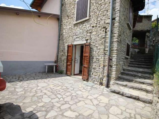Casa in vendita a Corna Imagna, Lombardia