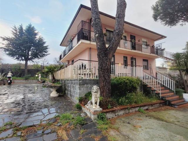 Casa in vendita a Belpasso, Sicilia