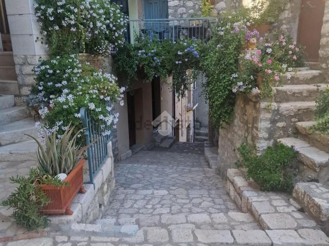 Casa in vendita a Campoli Del Monte Taburno, Campania