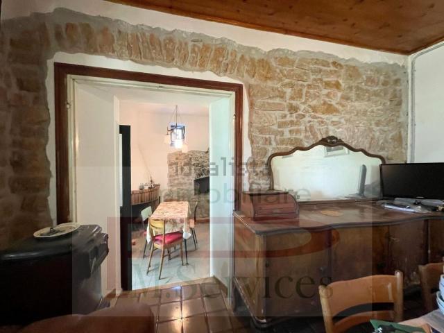 Casa in vendita a Castro dei Volsci, Frosinone