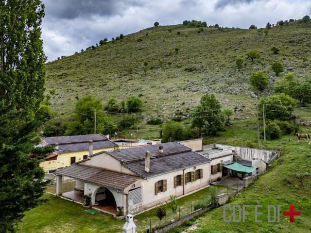 Casa in vendita a Magliano De' Marsi, Abruzzo