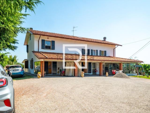 Casa in vendita a Cento, Roncofreddo