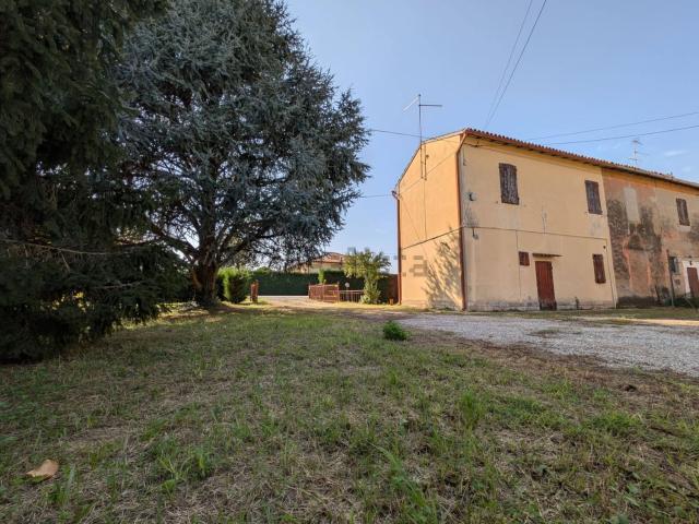 Casa in vendita a Ferrara, Reggio Emilia