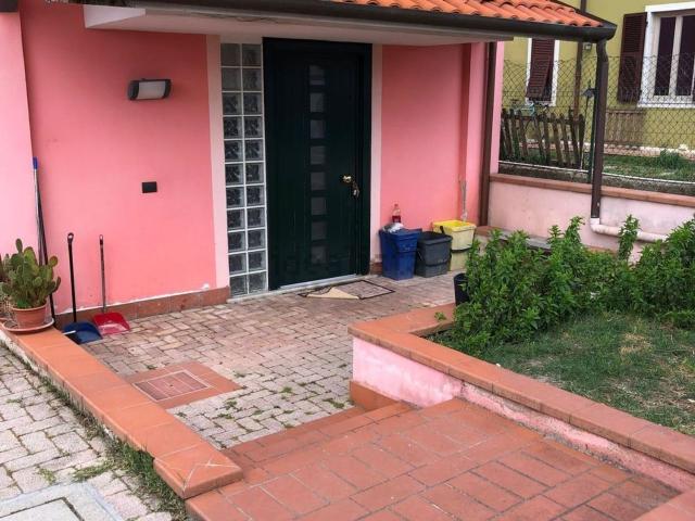 Casa in vendita a Marina di Carrara, Carrara