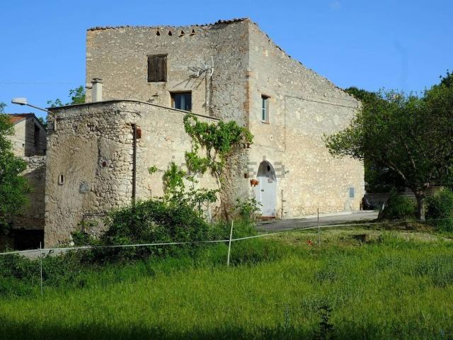 Casa in vendita a Capestrano, L'Aquila
