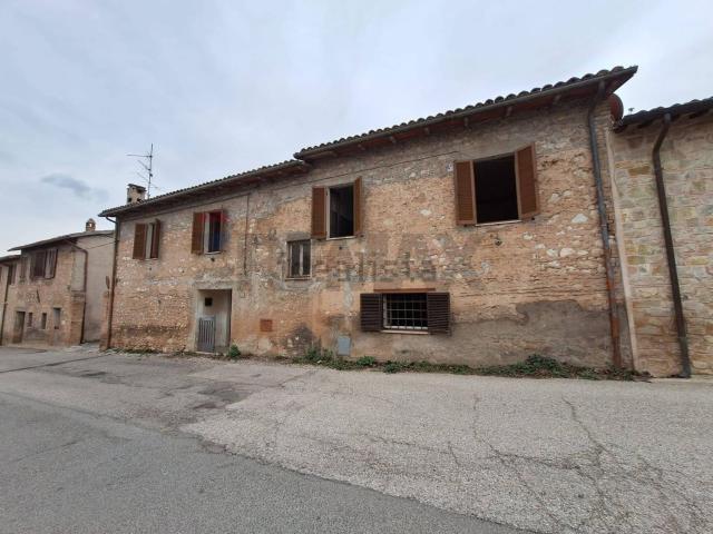 Casa in vendita a Campello Sul Clitunno, Umbria