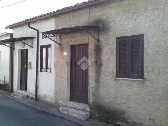 Casa in vendita a Villa Santa Lucia, Lazio